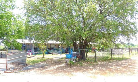 2402 Walnut Brady TX 76825