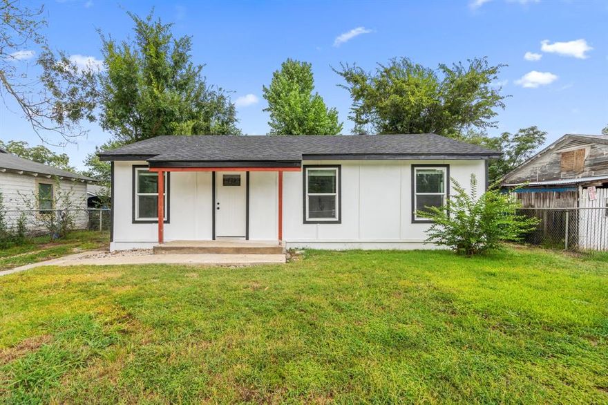 Back on Market! Come see this wonderful, fully updated, 3 bedroom, 1 bath home! Situated on a generously sized lot, you'll love the large backyard. Being fully updated, this home offers a refreshed exterior. Continue inside to find an open floor plan, laminate flooring, updated baths, kitchen, and more.  Out back, there is plenty of room for pets and activities. Schedule a tour today!...