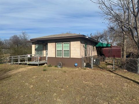 Photo of 631 W Walker Street, Denison, TX 75020 (MLS # 21158507)