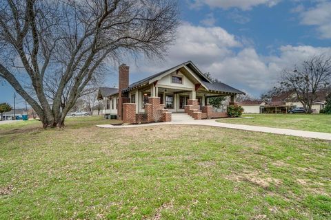 A home in Maypearl