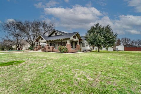 A home in Maypearl