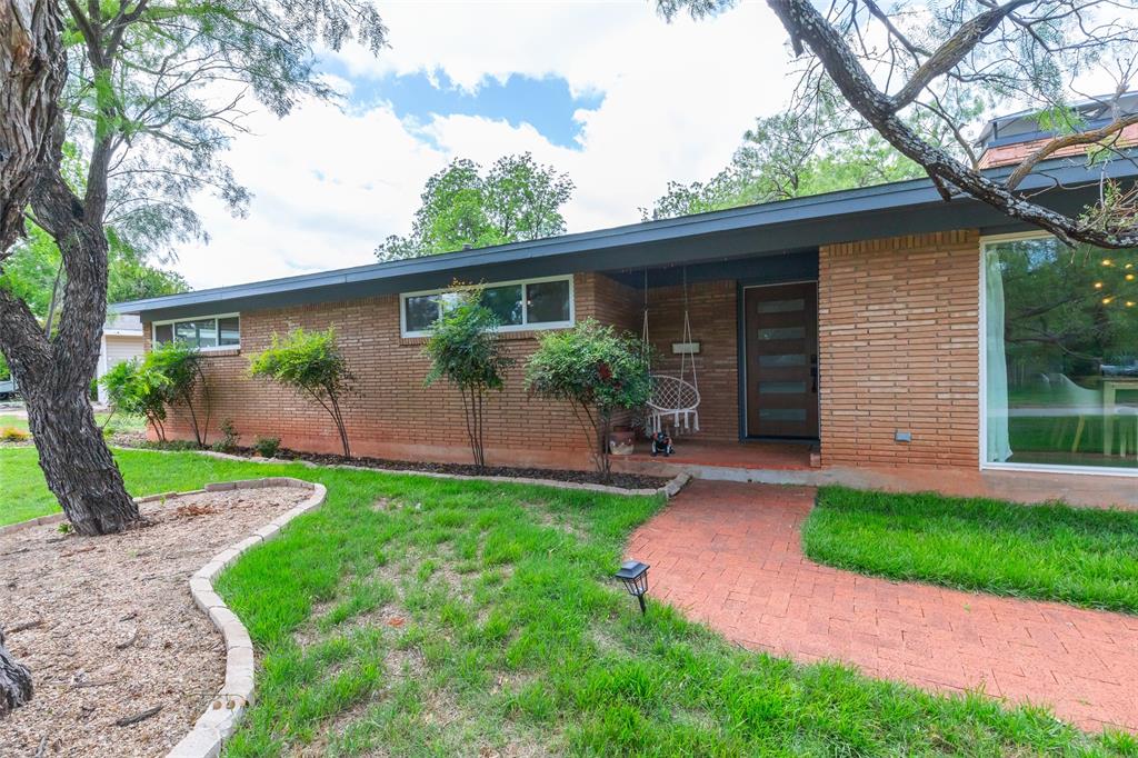 734 Westwood Drive