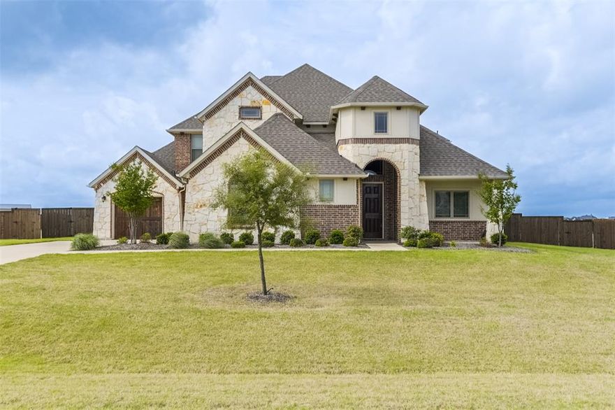 If you’re searching for a spacious home in Waxahachie, TX with a mother-in-law suite, 3-car garage, and room to spread out, 640 Lakota Parkway delivers. This barely lived-in home offers a highly functional layout with a spacious kitchen, two living areas, two dining areas, and a dedicated office, making it ideal for multi-generational living, work-from-home needs, or flexible everyday living. A unique feature is the downstairs mother-in-law suite, perfect for guests, extended family, or private living space. The primary suite is spacious and thoughtfully designed, offering a comfortable retreat at the end of the day. Outside, the fenced backyard provides plenty of room for kids, pets, or outdoor entertaining, while the 3-car garage adds valuable space for vehicles, storage, or hobbies. The home also offers great curb appeal and a welcoming presence from the moment you arrive. Spray foam insulation. Located outside the Waxahachie city limits, this property offers the benefit of county-only taxes, helping reduce monthly expenses while still being just minutes from Waxahachie shopping, dining, schools, healthcare, parks, and major highways with easy access to the DFW metroplex.
If you’re looking for a move-in ready home in Waxahachie with a mother-in-law suite, large floor plan, and lower taxes, 640 Lakota Parkway is a must-see!