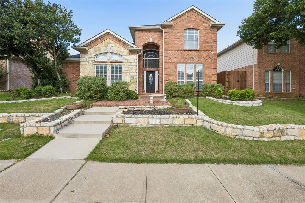 Photo of 804 Summit Pointe, Lewisville, TX 75077 (MLS # 21301109)