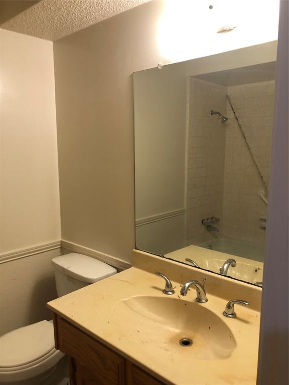 DVILLE ESTATES INST 1 - Residential Lease