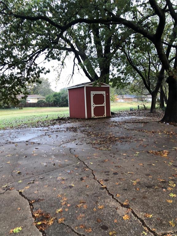 DVILLE ESTATES INST 1 - Residential Lease