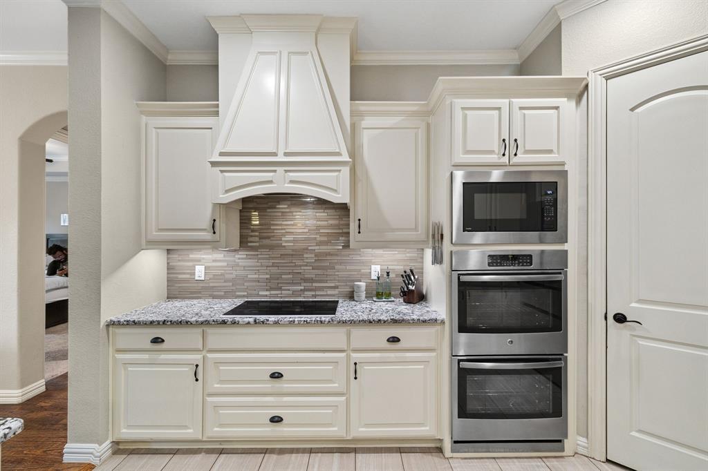 3423 Lakewood Lane