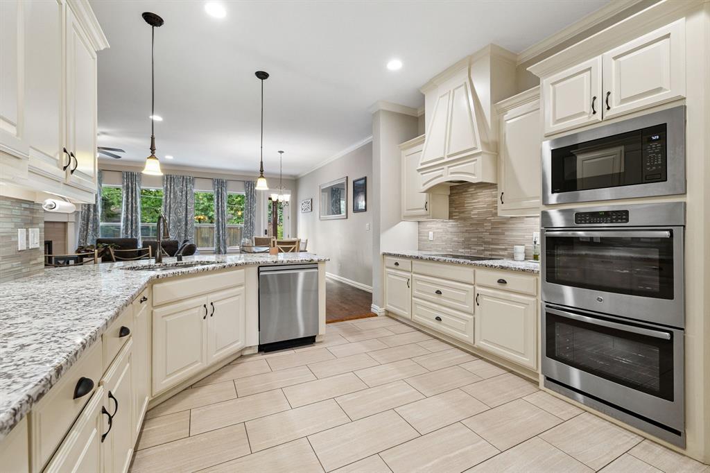 3423 Lakewood Lane