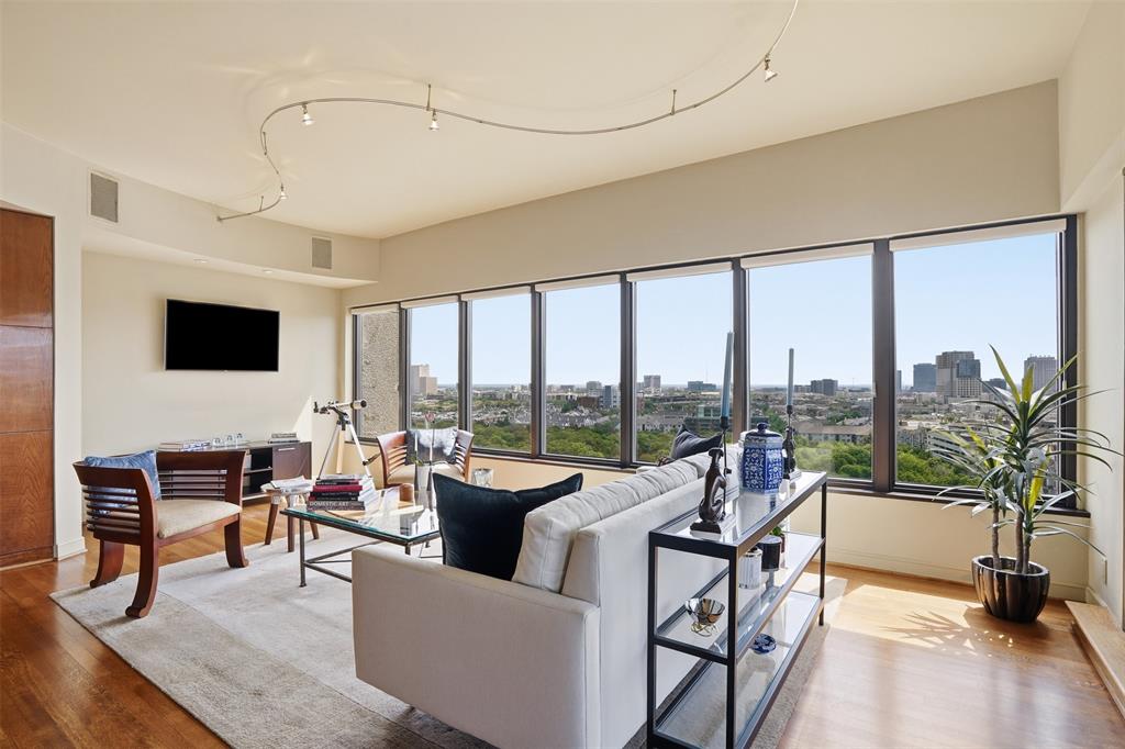 Latour Condo - Residential