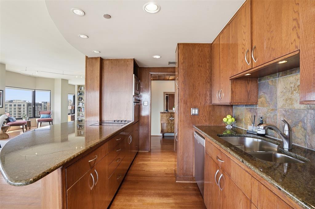 Latour Condo - Residential