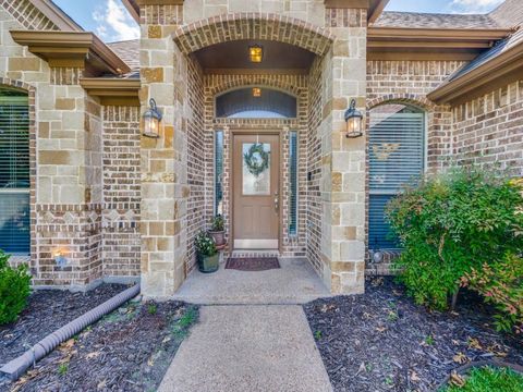 Photo of 8115 Oak Hollow Drive, Arlington, TX 76001 (MLS # 21306357)