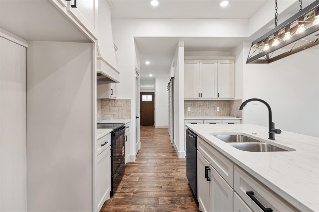 LAKESIDE HILLS - Residential