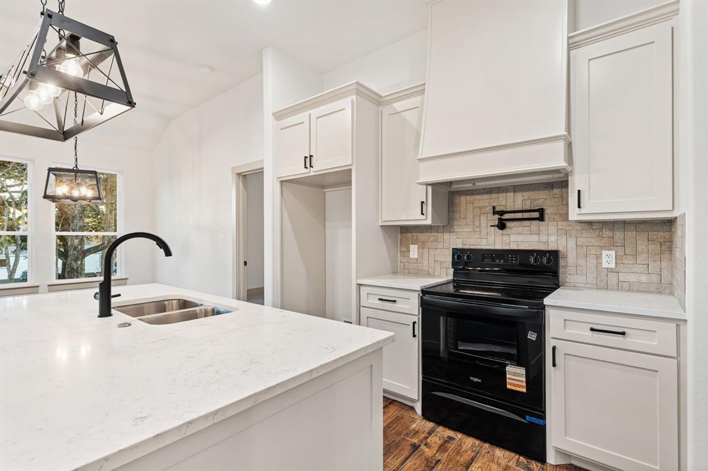 LAKESIDE HILLS - Residential