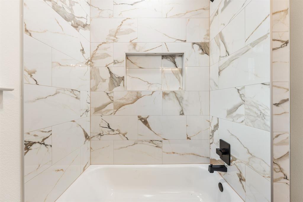 LAKESIDE HILLS - Residential