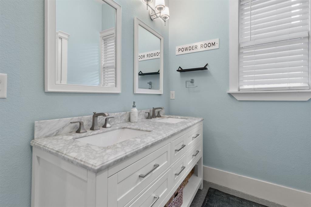 WINNETKA HEIGHTS - Residential