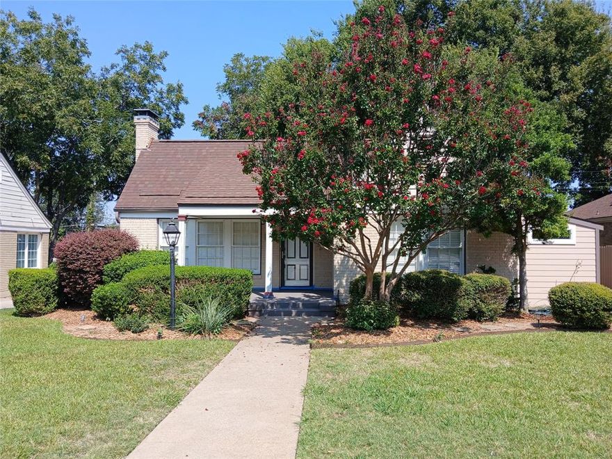 (MOVE IN SPECIAL 1st MONTH FREE) (MUST SEE) Beautifully Maintained and Ready for Move In! Kessler Plaza Neighborhood with Beautiful Landscaping in the Front and Backyard Featuring: 1 Story Brick & Siding House: 2 Bedrooms, 2 Full Bathrooms Completely Remodeled, Large Walkin Closet in the Master, Stack Washer & Dryer, (Black & Stainless Appliances Including Side by Side Refrigerator, Gas Range and Dishwasher) Vent-a-hood, Disposal, Ceiling Fans, Gas Fireplace, Hardwood Floors, Central (Gas) Heat and Air, (Gas) Water Heater, Detached Garage (1 side for small vehicle and the other side for storage) Covered Parking in Front of the Detached Garage, Large Wood Deck and Wood Fenced Backyard. 

This property is eligible for deposit alternative coverage in lieu of a security deposit.
