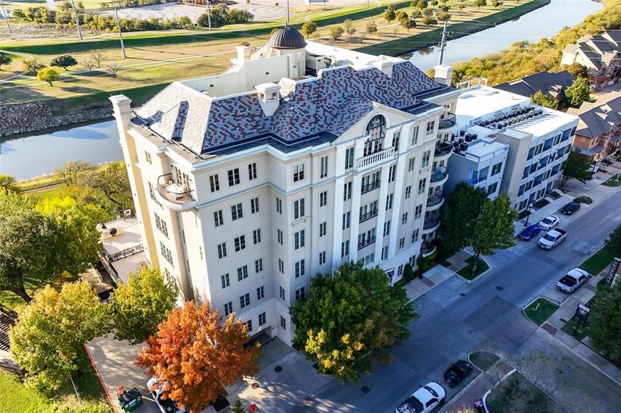 LUXURY HIGH RISE CONDO ON THE TRINITY RIVER WITH 24 HOUR CONCIERGE.  ATTENTION TO DETAILS FEATURING GORGEOUS ARCITECURAL CEILINGS, WOOD PLANK FLOORS, CROWN MOLDING, ETC.  BEAUTIFUL MASTER RETREAT WITH SITTING AREA.  PERFECT SANCTUARY FOR THOSE SEEKING COMFORT AND CONVENIENCE.