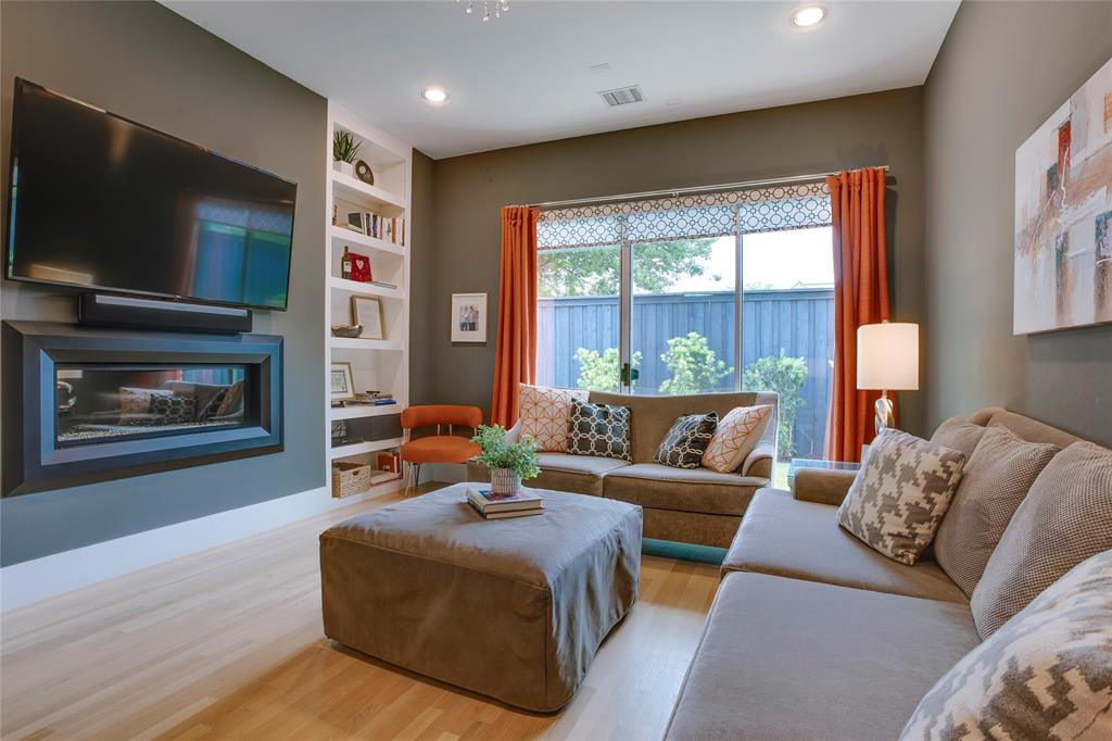 Royal Crest - Residential