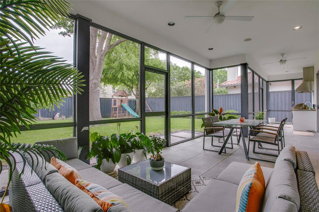 Royal Crest - Residential