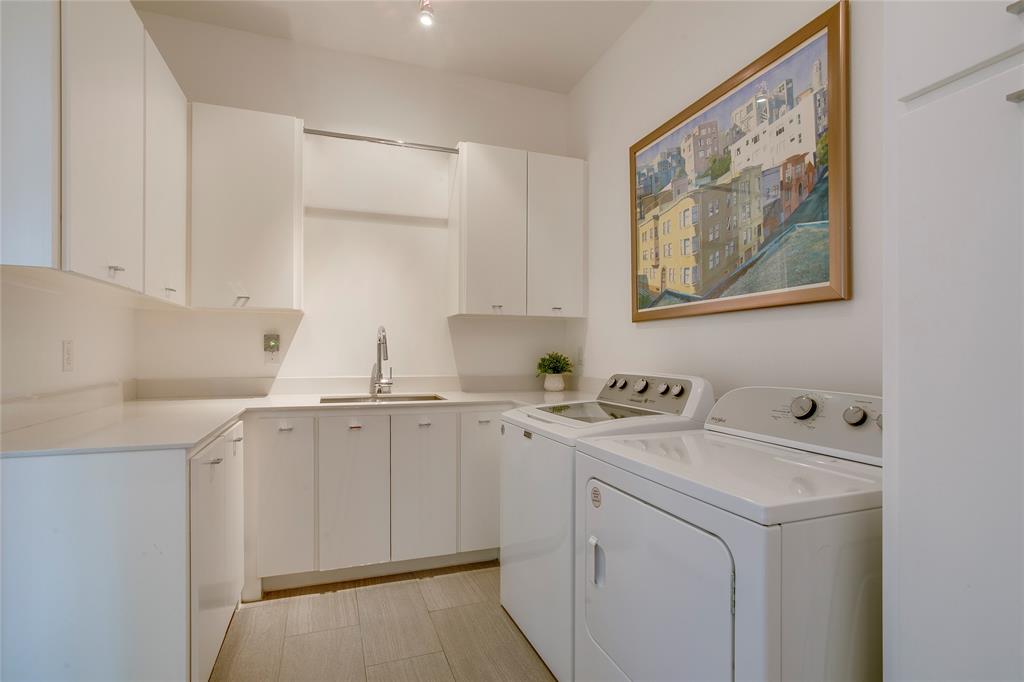 Royal Crest - Residential