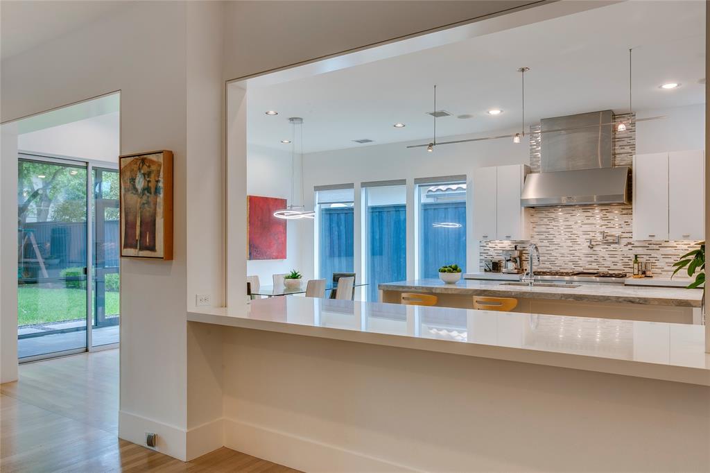Royal Crest - Residential