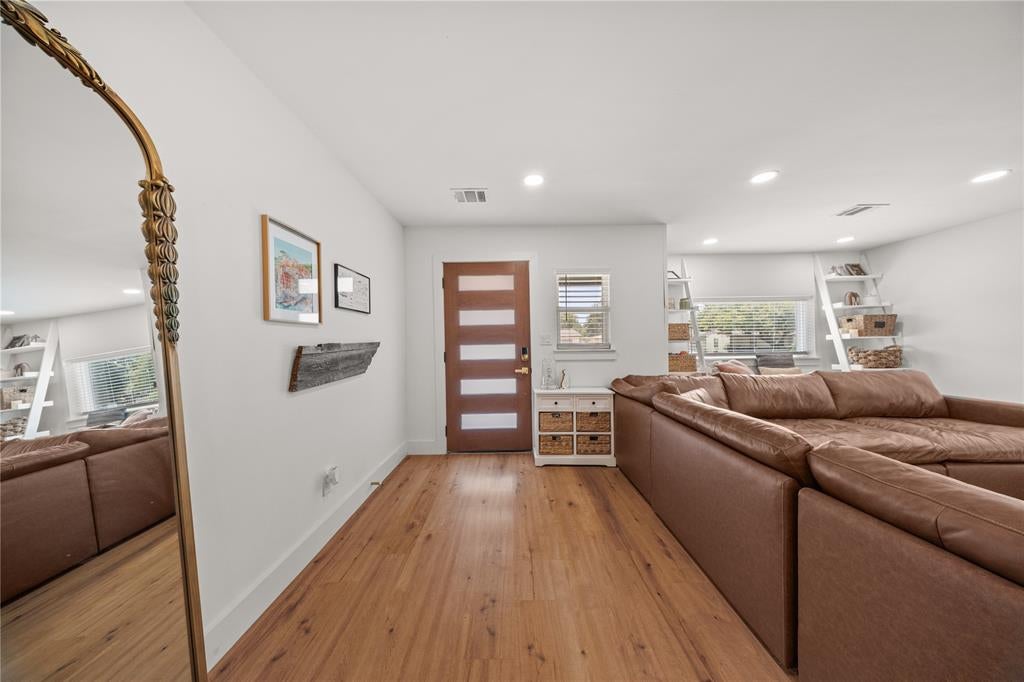 2431 Gross Road