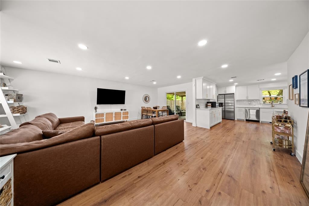 2431 Gross Road