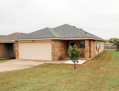 Photo of 413 Glenwood Street, Gainesville, TX 76240 (MLS # 21425390)
