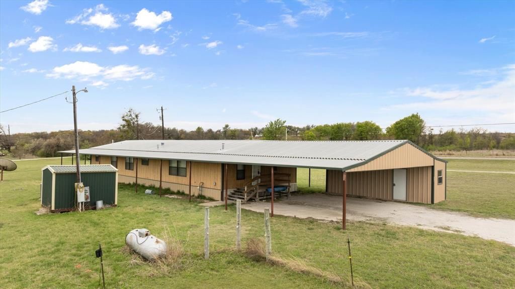 Photo of 6931 Tin Top Highway, Weatherford, TX 76087 (MLS # 21252439)