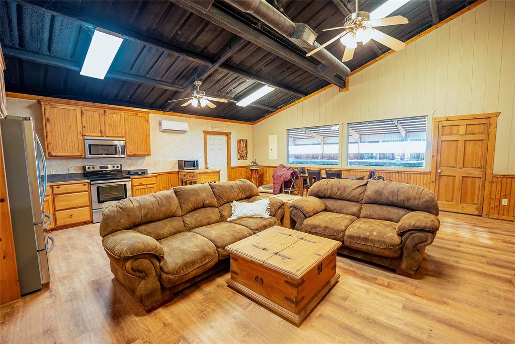 (RANCH) HORSE RANCHES IN COUNTY - Farm