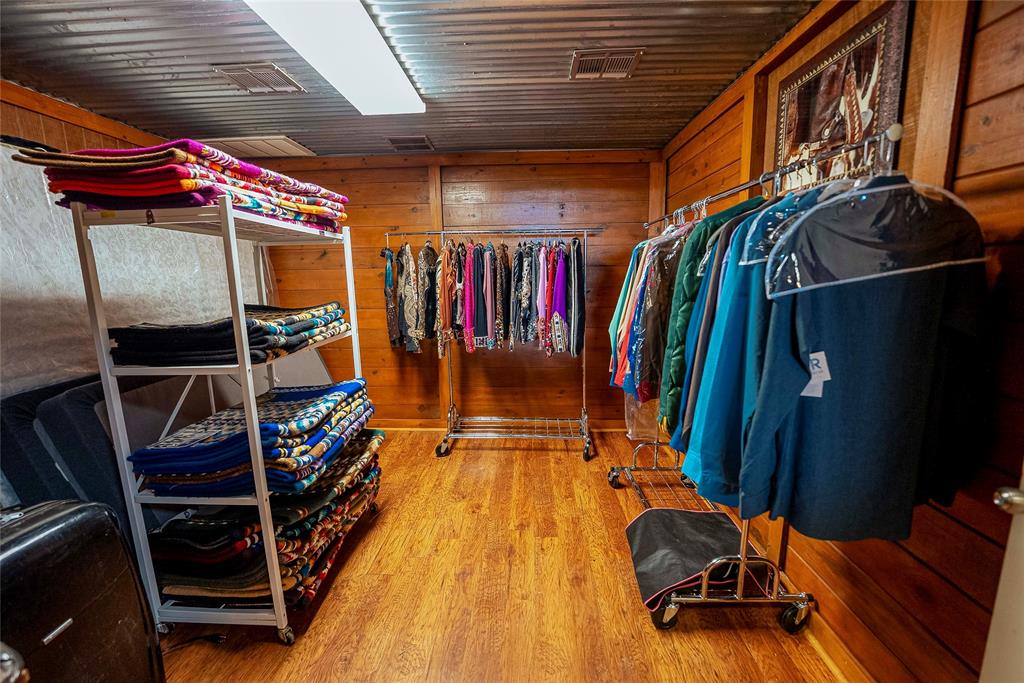 (RANCH) HORSE RANCHES IN COUNTY - Farm