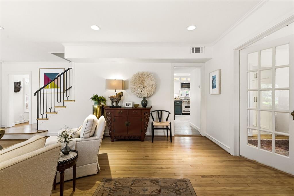 1930 Mayflower Drive