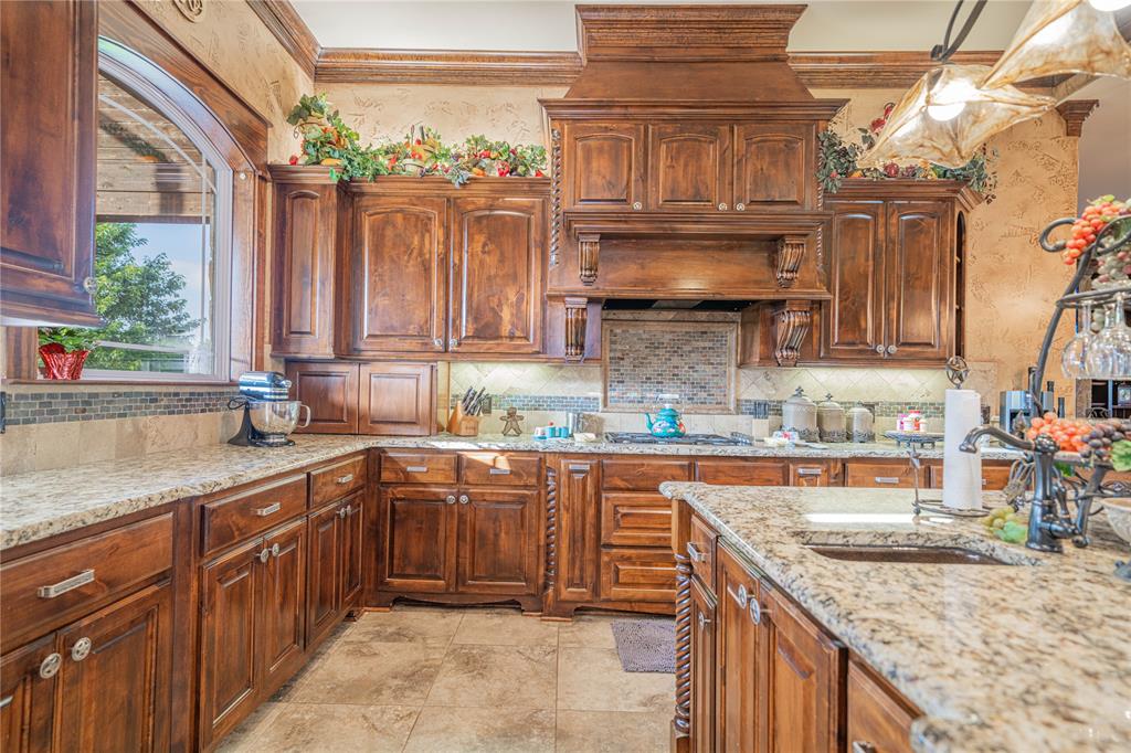 4555 Farm Road 1402
