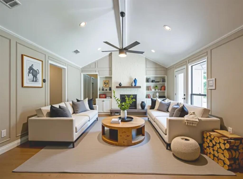 914 Hillside Lane