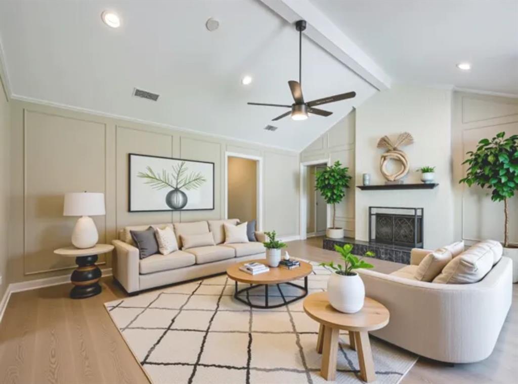 914 Hillside Lane