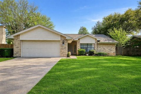 Photo of 2122 Citation Drive, Arlington, TX 76017 (MLS # 21243974)