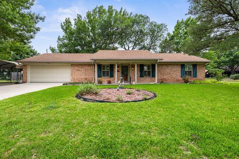 Photo of 7100 Canterbury Drive, Waco, TX 76712 (MLS # 21254475)