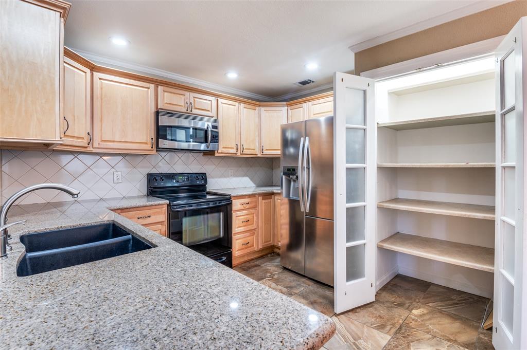 Cloisters Condo The - Residential