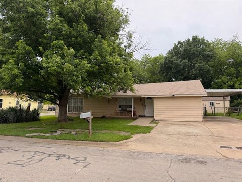 Photo of 1101 N Wilhite Street, Cleburne, TX 76031 (MLS # 21255245)