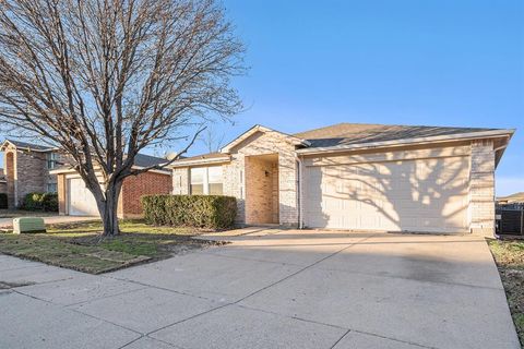 Photo of 936 Rose Crystal Way, Fort Worth, TX 76179 (MLS # 21173543)