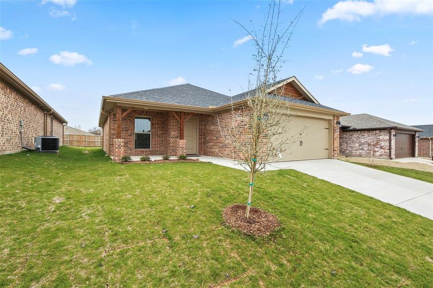 This 3 bed, 2 bath home has open floor plan for entertaining and large backyard! Kitchen is equipped with SS appliances and granite countertops. Master bedroom has great natural light and nice walk in closet. Utility room accommodates full size washer and dryer and has extra storage cabinet built in. Close to retail, HWY 75 & HWY 82
