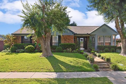 Photo of 266 Pinyon Lane, Coppell, TX 75019 (MLS # 21204703)
