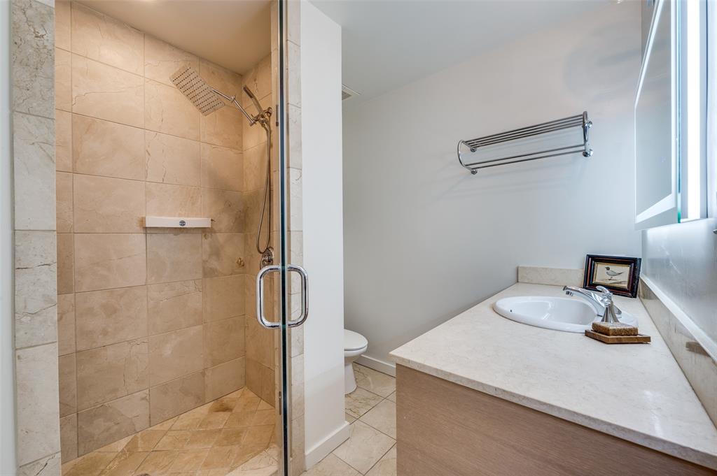 Metropolitan 1200 Main St Condo - Residential