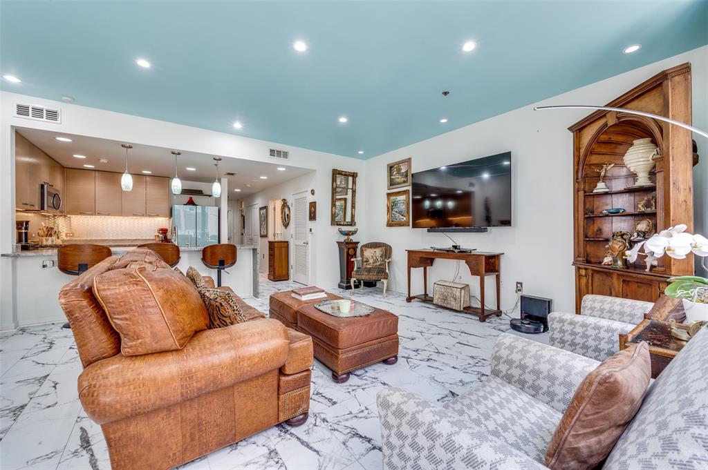 Metropolitan 1200 Main St Condo - Residential