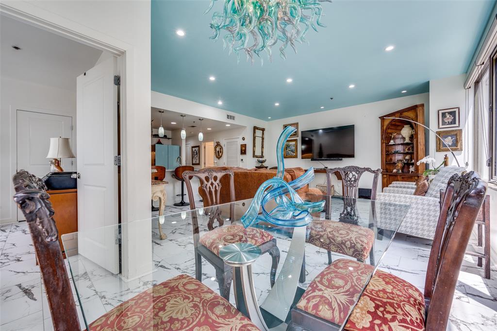 Metropolitan 1200 Main St Condo - Residential