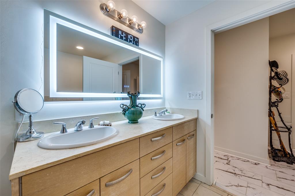 Metropolitan 1200 Main St Condo - Residential