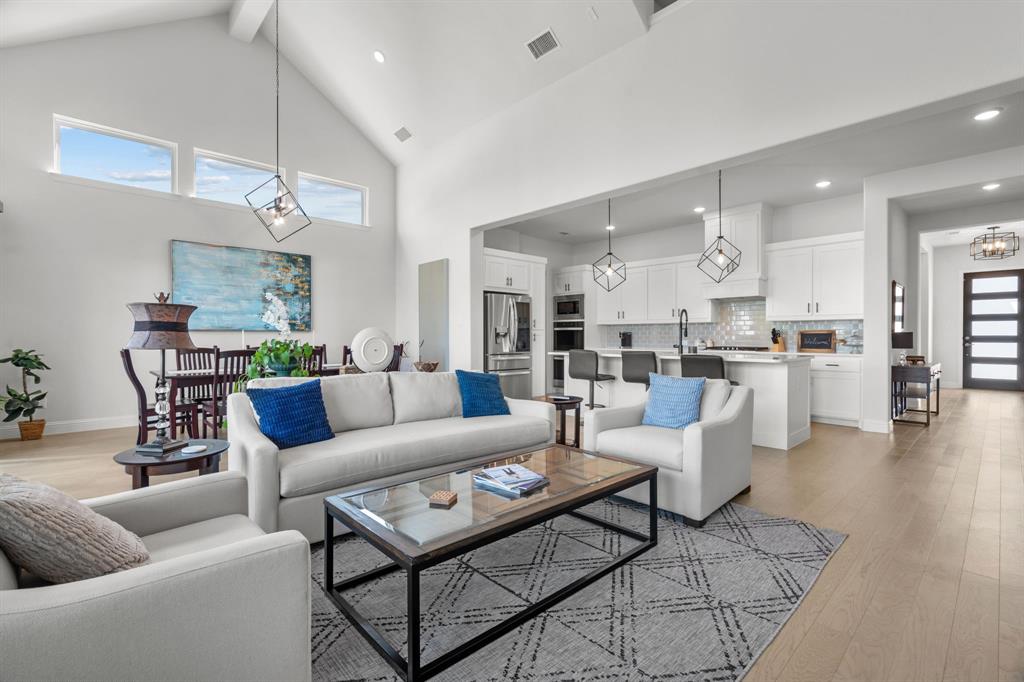 4733 Valley Peak