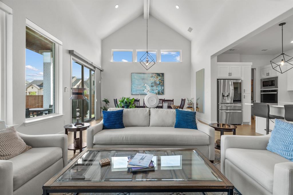 4733 Valley Peak