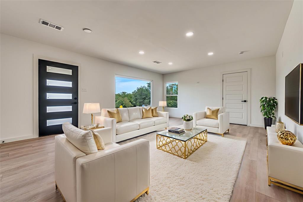 3134 W Jefferson Boulevard