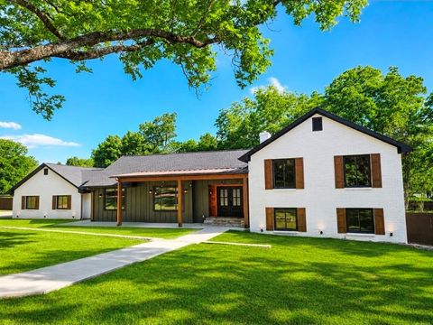 Photo of 1 River Hills Drive, Denison, TX 75020 (MLS # 21283014)